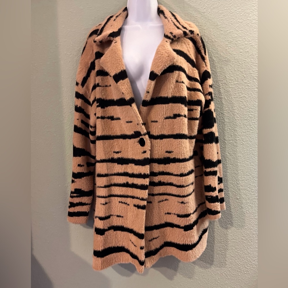 CALLIGRAPHIE, Striped Tan and Black Women's Coat.